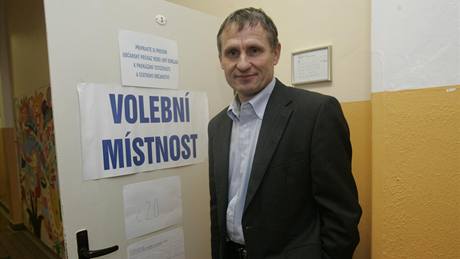 Jií unek odvolil ve vsetínské Základní kole Luh (15. íjna 2010)