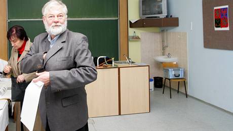 T�ebí�tí zastupitelé budou na �tvrte�ním zasedání hlasovat i o postech dvou neuvoln�ných místostarost� (na snímku kandidát na starostu Pavel He�man z uskupení He�man zpátky na radnici!).