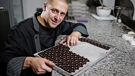 �okolatiér Vít N�me�ek vyrábí originální pralinky p�ímo v centru Prahy