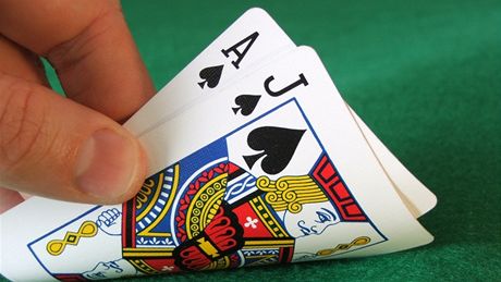 POKEROVÁ HV�ZDA. Isildur1 kone�n� odkryje svou pravou identitu.