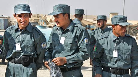 Výcvik afghánských policist. (13. íjna 2010)
