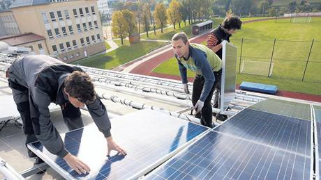 Solární panely na stee základní koly v Trutnov