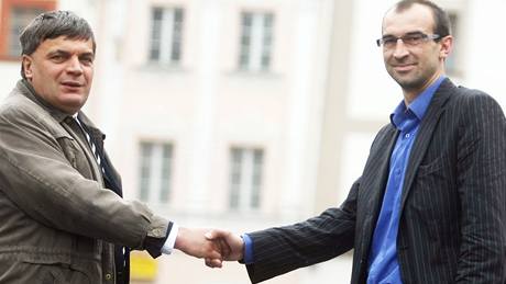 Jaroslav Martin� (vlevo) k�eslo v Poli�ce obhájil, Jan �echlovský v Chrudimi ne