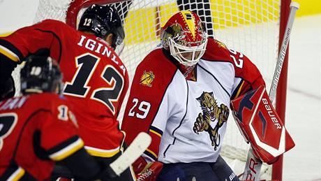 Branká Floridy Tomá Vokoun elí tlaku hokejist Calgary.