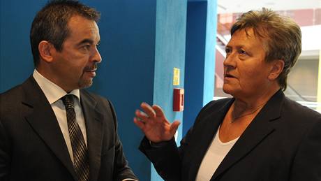 Dagmar Hrubá se svým právním zástupcem ped zaátkem soudního líení u