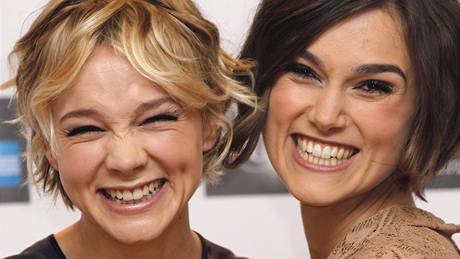 Keira Knightley (vpravo) a Carey Mulliganová na festivalu v Londýn� 