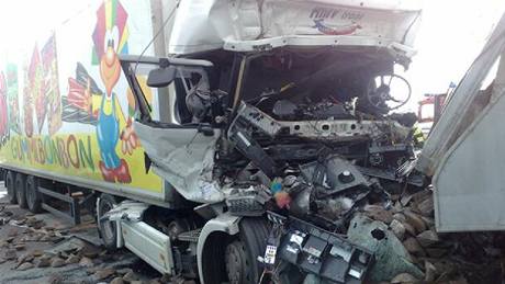 Nehoda dvou kamion na Praském okruhu stála ivot jednoho z idi (19.10. 2010)