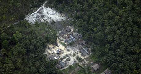 Leteck zbr na ostrov Pagai, kterm se prohnala vlna tsunami (27. jna 2010)