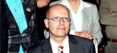 Pedseda SSD Bohuslav Sobotka ve volebnm tbu strany v Praze. (23. jna 2010)