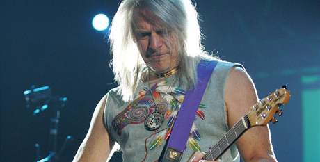 Deep Purple v Olomouci: kytarista Steve Morse.