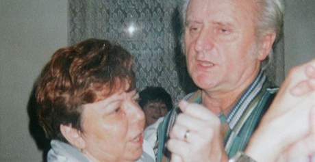 Jana Beasov s manelem Josefem, kter se v roce 2004 v dole SLA propadl do starho dlnho dla, kde uhoel po vzncen metanu.