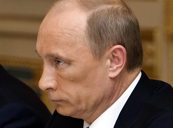 Ruský premiér Vladimir Putin s monoklem pod okem (28. íjna 2010)