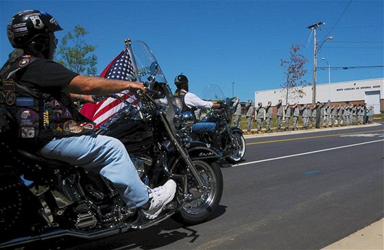 Motorkái z Patriot Guard Riders