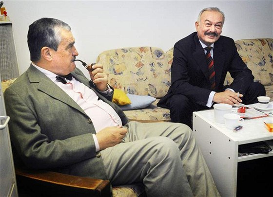 Karel Schwarzenberg (TOP 09) a Pemysl Sobotka (ODS) na archivním snímku z ervence 2008.