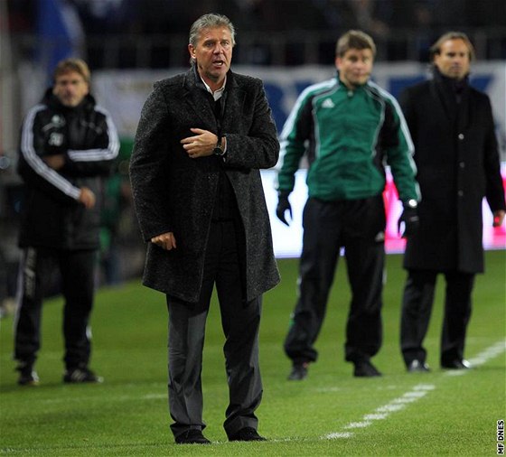 TO BYLY NERVY Sparanský manaer Jozef Chovanec si v obou zápase s Lausanne uil, pokadé se rozhodovalo a v závru.