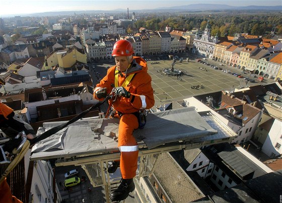 Cvičení záchranářů na českobudějovické Černé věži.