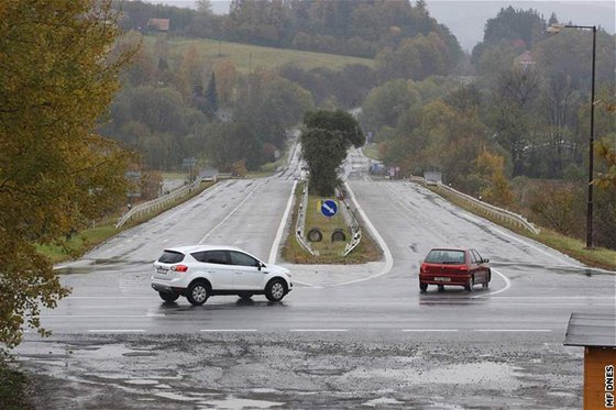 Silniám ve Zlínském kraji chybí peníze na opravy silnic. eí hlavn nejproblematitjí úseky. Ilustraní foto.
