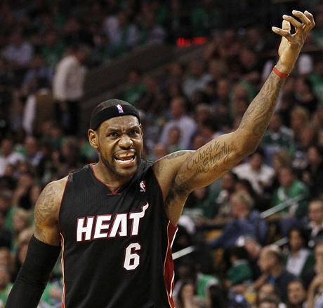 LeBron James z Miami Heat se zlob na rozhod