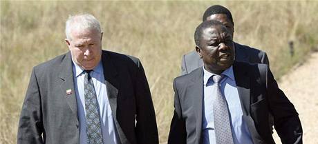 Roy Bennett (vlevo) a Morgan Tsvangirai