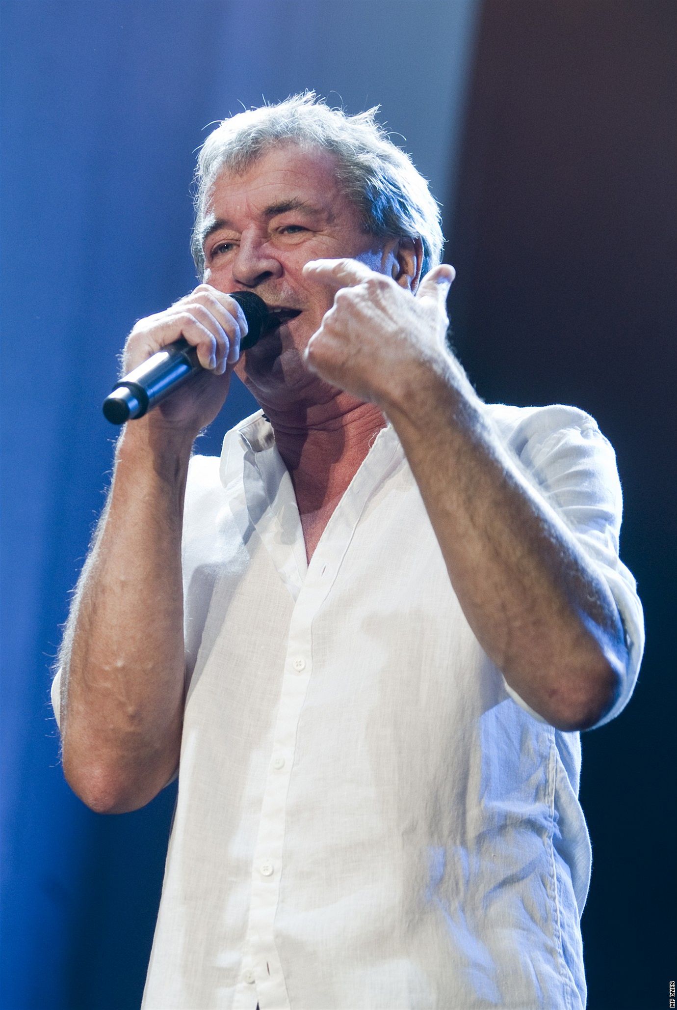 Zp�vák Deep Purple Ian Gillan fanou�k�m nabídl i nejv�t�í hity.