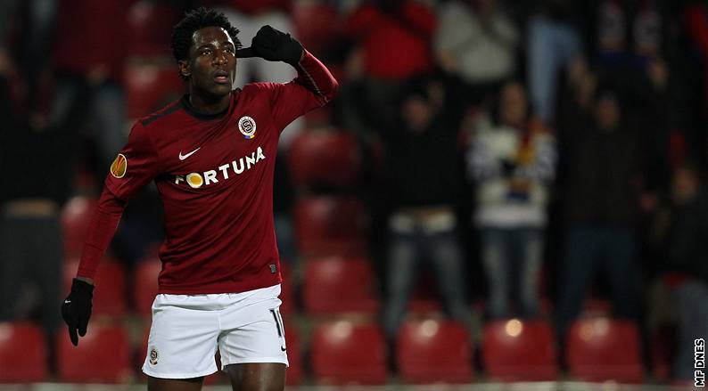 TREFÍ SE? Spar�anský úto�ník Bony Wilfried dal v prvním zápase proti Lausanne dva góly. Trefí se i v odvet� ve �výcarsku? I na to si m��ete vsadit.