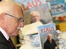 Autogramiáda Václava Klause na Podzimním kniním veletrhu v Havlíkov Brod