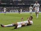 LEC STELEC. Cristiano Ronaldo z Realu Madrid vlee slav branku do st Santanderu.