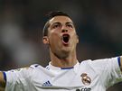 KANONDA. Cristiano Ronaldo v utkn se Santanderem zazil a rozhodujc mrou se podlel na vtzstv Realu Madrid. 