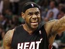LeBron James z Miami Heat se zlobí na rozhodí