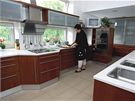 Kuchyn� je relativn� velk�, p�itom v�ak ten, kdo va��, m� ke v�emu bl�zko