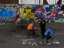Legální plocha graffiti v oblasti Barrandovského mostu.