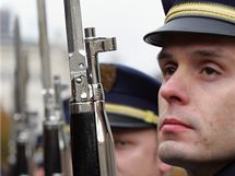 Hradn str nacviovala na Mlnsk kolond uvtac ceremonil a vojenskou pehldku pro prezidenty Visegrdsk tyky, kte se v Karlovch Varech sejdou 5. a 6. listopadu.