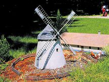 Větrný mlýn Kuželov, technická památka z jihu Moravy.