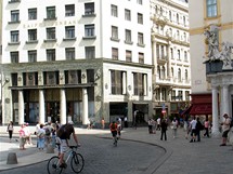 Vídeň.  Looshaus, postavený roku 1909 českým architektem Adolfem Loosem