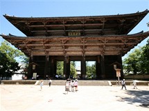 Japonsko, Nara, brna k hlavnmu chrmu