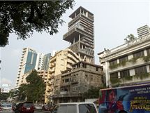 Jeden z nejbohatch mu Indie postavil pro svou rodinu v Bombaji 173 metr vysok dm 