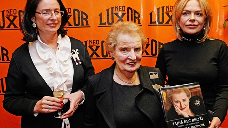 Madeleine Albrightová, Dagmar Havlová a Miroslava Nmcová - autogramiáda knihy Tajná e broí (26. íjna 2010)