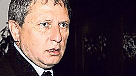 St�edo�e�i dali jasn� najevo, �e n�které politiky u� na radnicích necht�li. Jedním z nich je starosta Rakovníka Zden�k Nejdl.