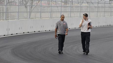 Lewis Hamilton stále ví v zisk titulu. Zde na prohlídce nového okruhu F1 Yeongam.