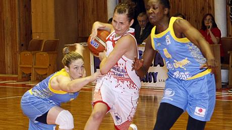 enský basketbal Pardubic proti Praze