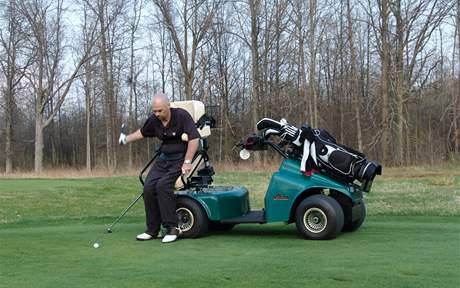 Tak hendikepovan kanadsk golfista Frank Peter u zahrl hole-in-one.