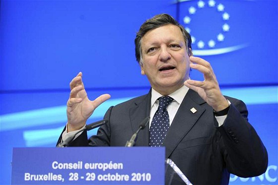 Prezident Evropské komise José Manuel Barroso pronáí projev na vrcholné schzce Unie v Bruselu. (29. íjna 2010)