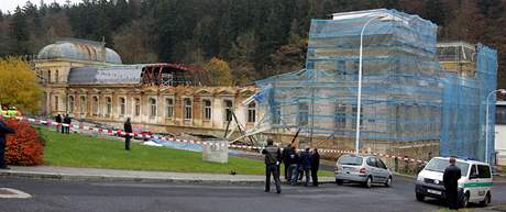 V Marinskch Lznch se pi rekonstrukci lzeskho domu ztilo leen, jeden dlnk zahynul
