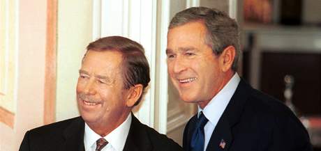 Václav Havel a George W. Bush na Pražském hradě při Summitu NATO. (20. listopadu 2002)
