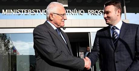 Prezident Vclav Klaus a ministr ivotnho prosted Pavel Drobil (9. listopadu 2010)