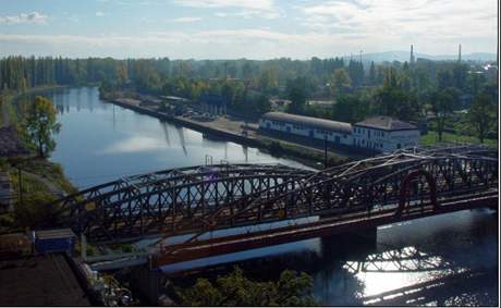 elezniní most pes Labe v Kolín.