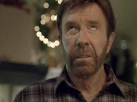 Chuck Norris letos propaguje vánoní nabídku T-Mobilu. Její souástí jsou i výhody za nabití kreditu