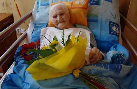 Albta Markov oslavila 4.11.2010 v domov dchodc sv 105. narozeniny.