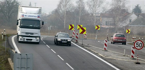 Dálnice D8 mla být hotová v roce 2010. Dodnes koní v prudké zatáce u ehlovic, odkud pokrauje rychlostní silnice na Teplice.