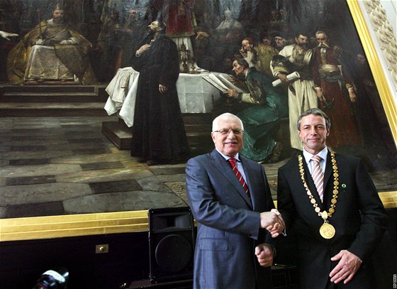 Prezident Václav Klaus se ve Staromstské radnici rozlouil s konícím...